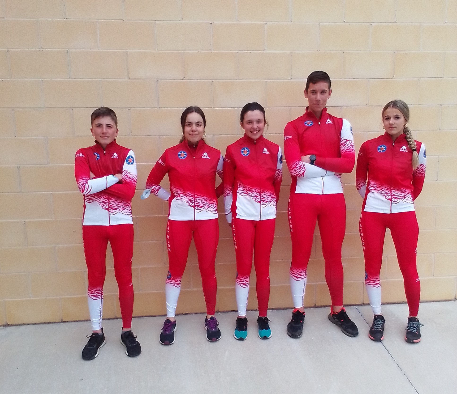 Nueva equipaci&oacute;n para el equipo de biathlon de la federaci&oacute;n navarra